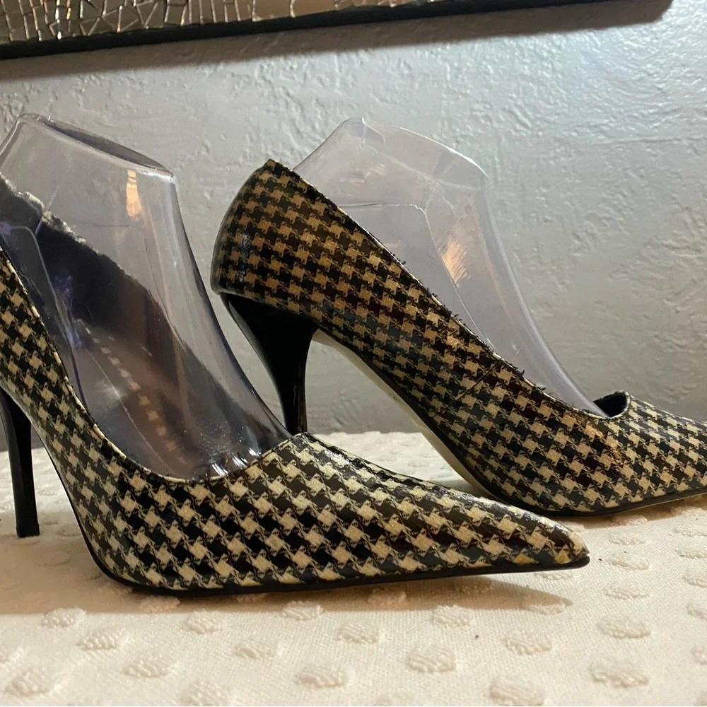 Dollhouse Heel-PEELING ON THE INSIDE PRICED REFLECTS THIS-AS IS SALE - Picture 3 of 9